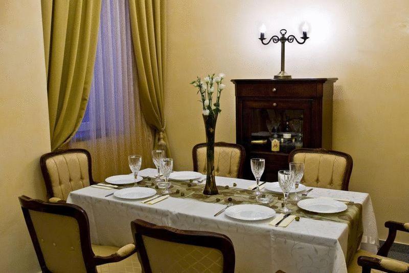 Hotel Maryo Ploeszti Zewnętrze zdjęcie
