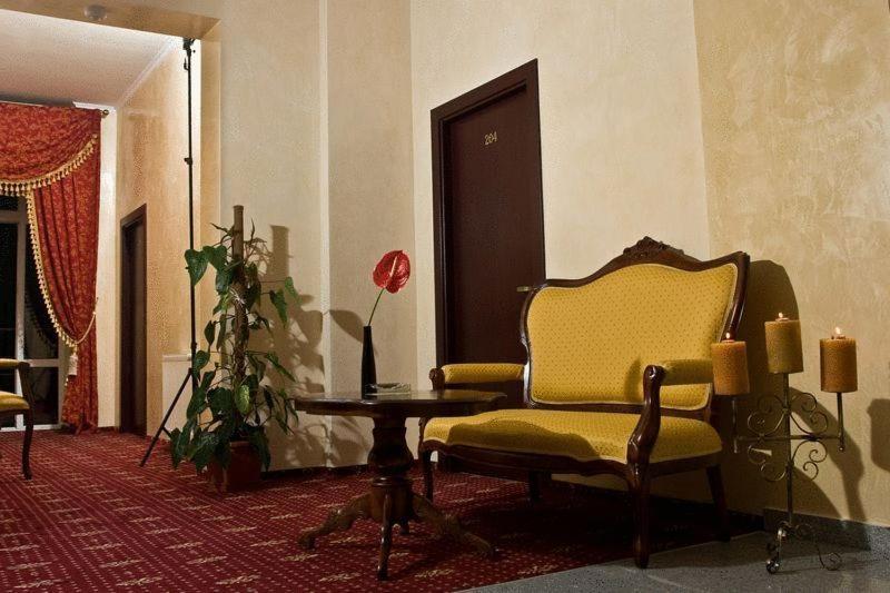 Hotel Maryo Ploeszti Zewnętrze zdjęcie