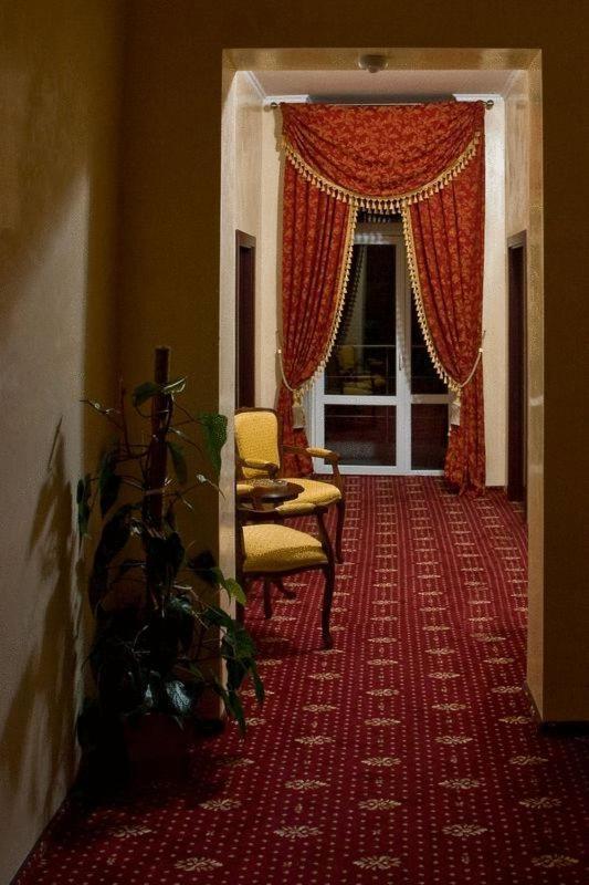 Hotel Maryo Ploeszti Zewnętrze zdjęcie