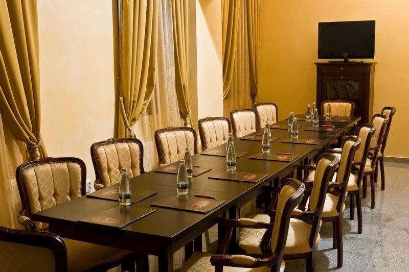 Hotel Maryo Ploeszti Zewnętrze zdjęcie